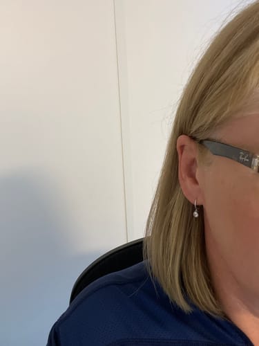 Customer photo review of Elegantti Hoop Earrings
