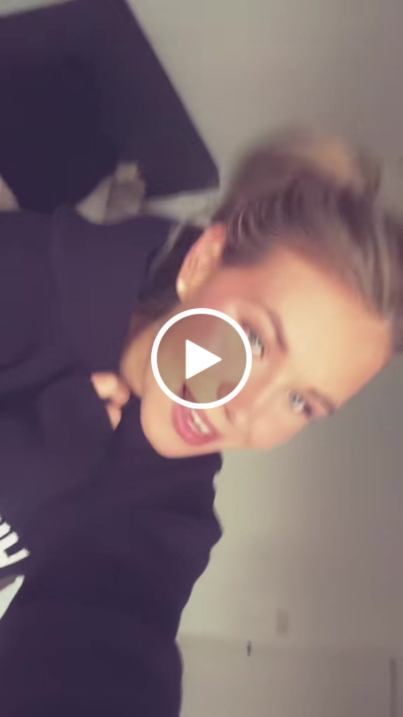 Kundenvideo-Bewertung von KNIT HOODIE NAVY