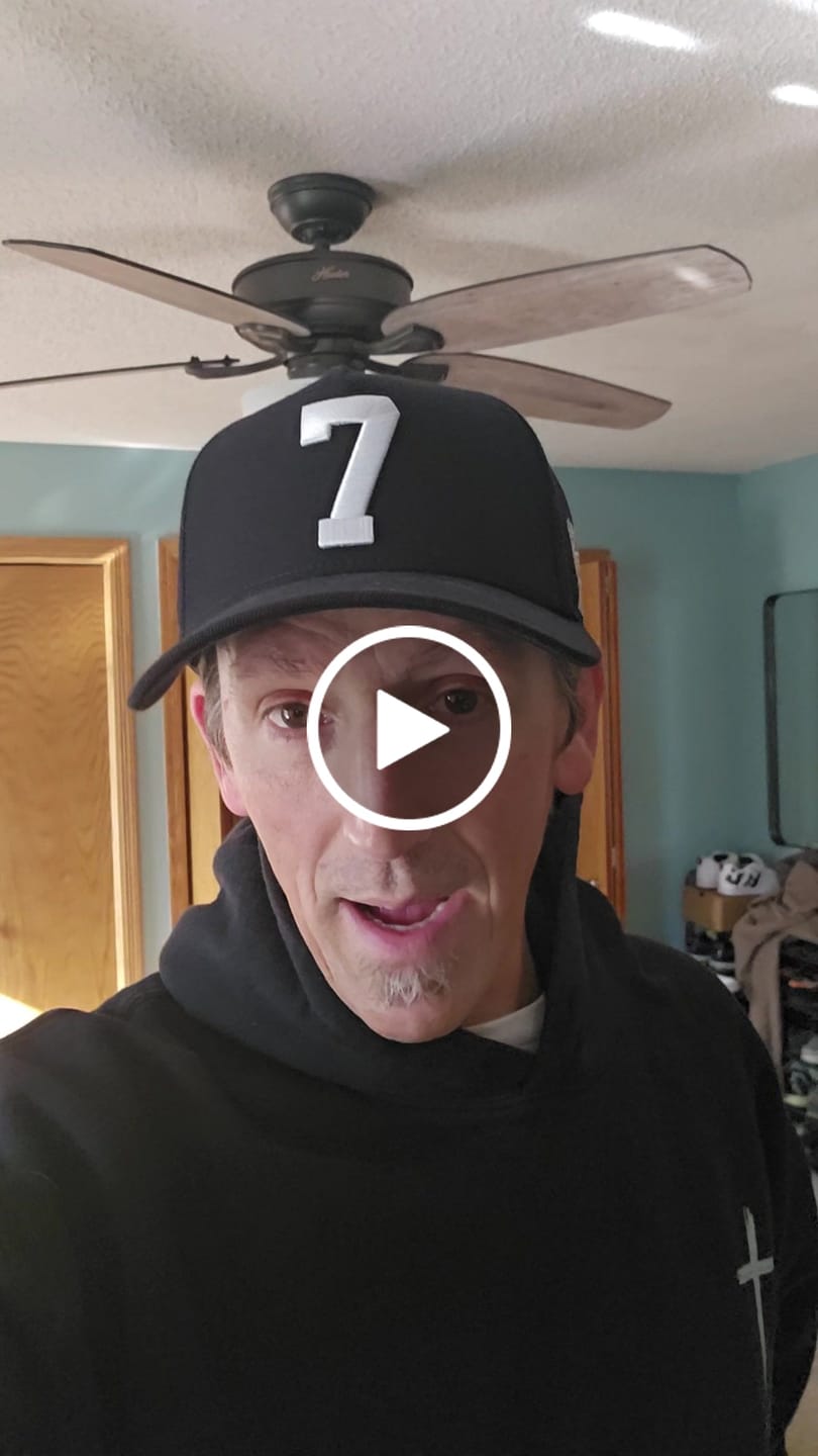 Customer video review of ‘7’ Premium Wool Blend SnapBack - Black/White