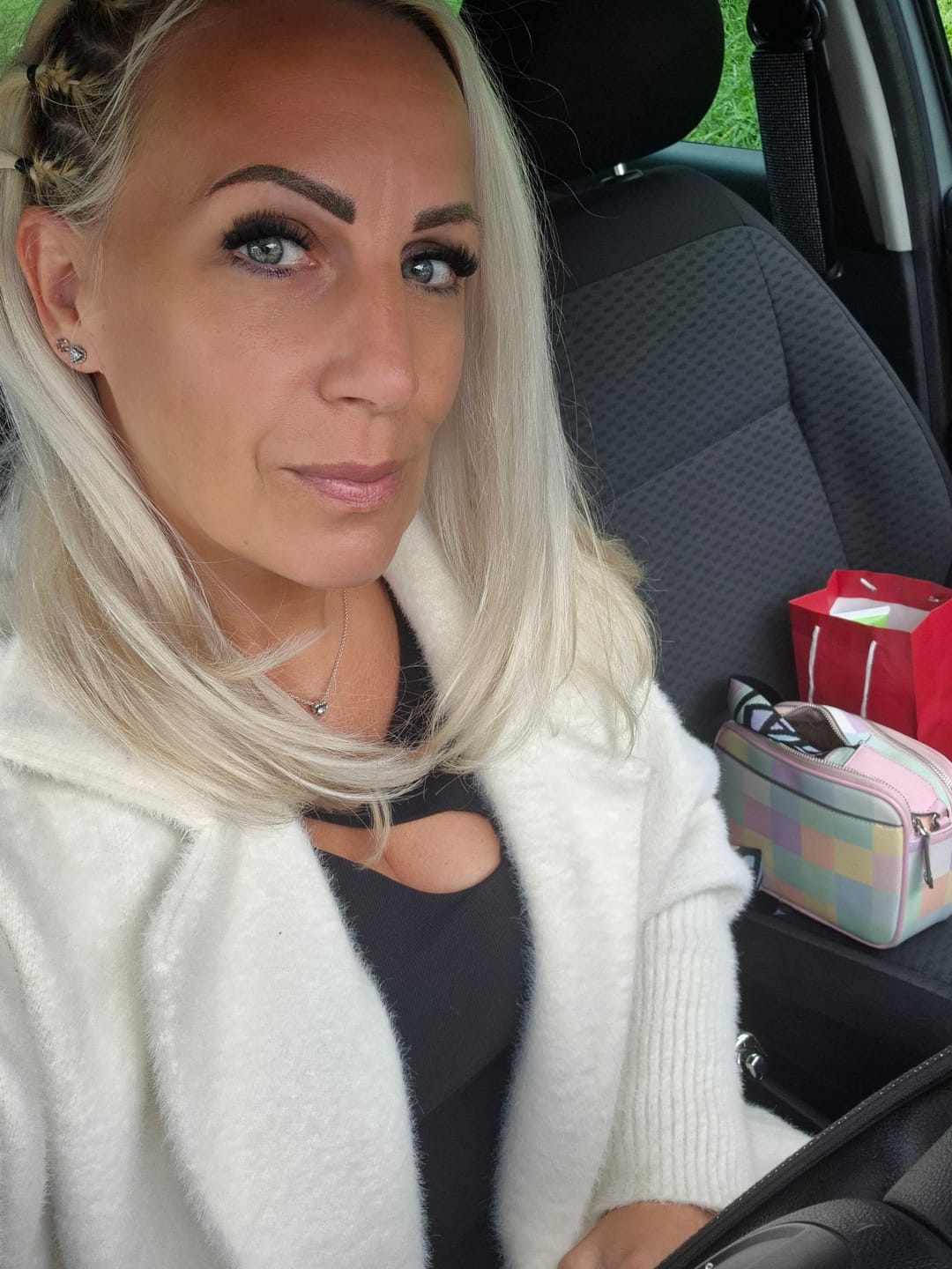 Customer photo review of Lashable LASH N' BOND černé lepidlo