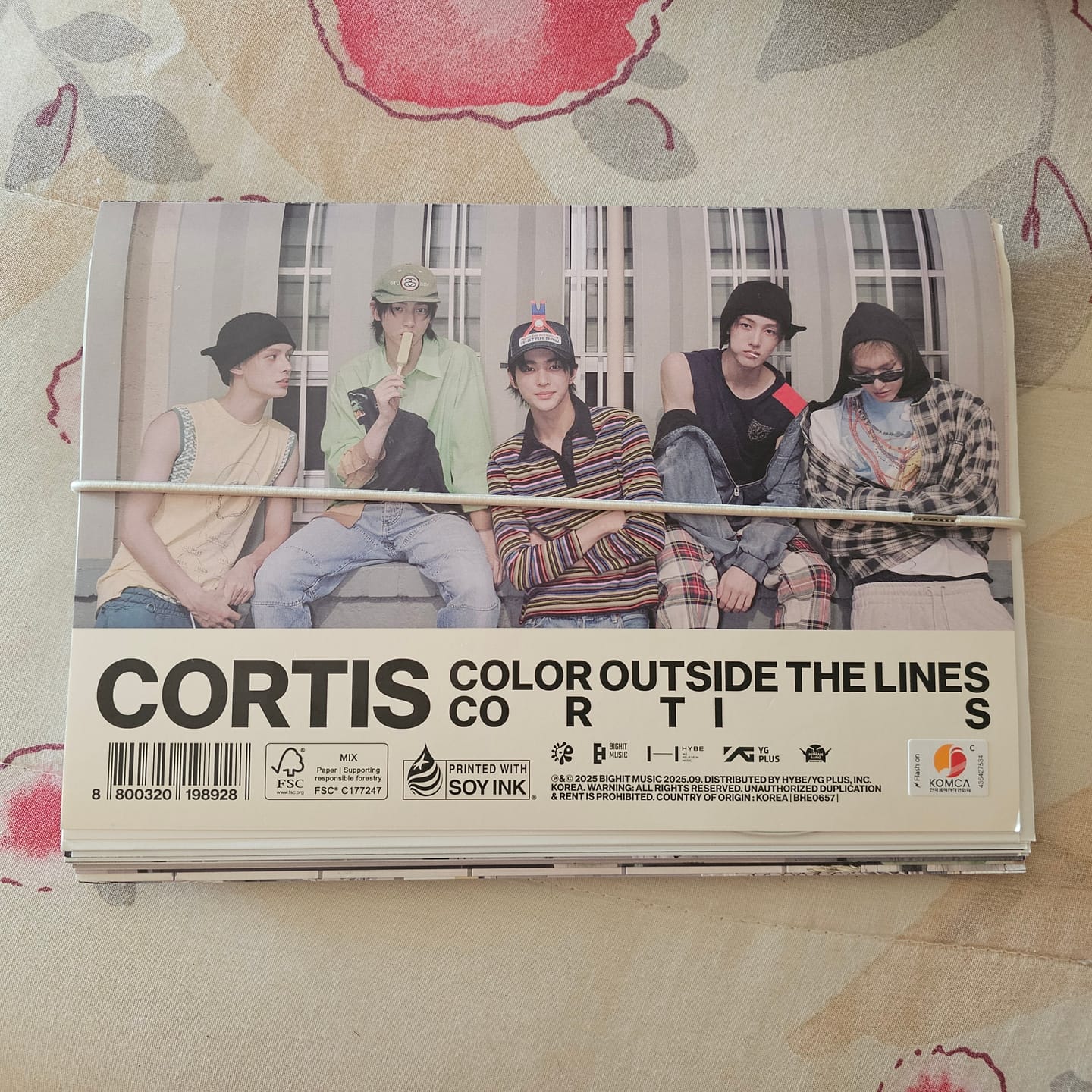 Customer photo review of CORTIS - COLOR OUTSIDE THE LINES 1ST EP ALBUM STANDARD RANDOM