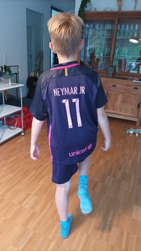 Customer photo review of Neymar Jr Barcelona 2014/15 Retro Black Pink Kids Jersey Soccer Maillot KinderTrikot Maglia Soccer Shirt