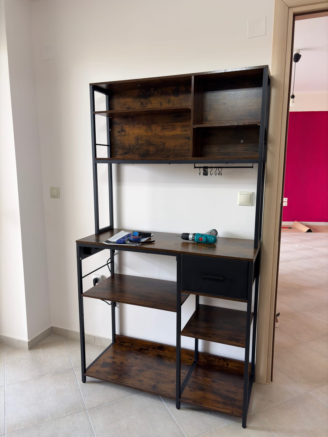 Customer photo review of Ράφι Κουζίνας Βοηθητικό με Πολύμπριζο Νησίδα Κουζίνας Μικροκυμάτων Συρτάρι Ραφιέρα 100 εκ KK-S027K02