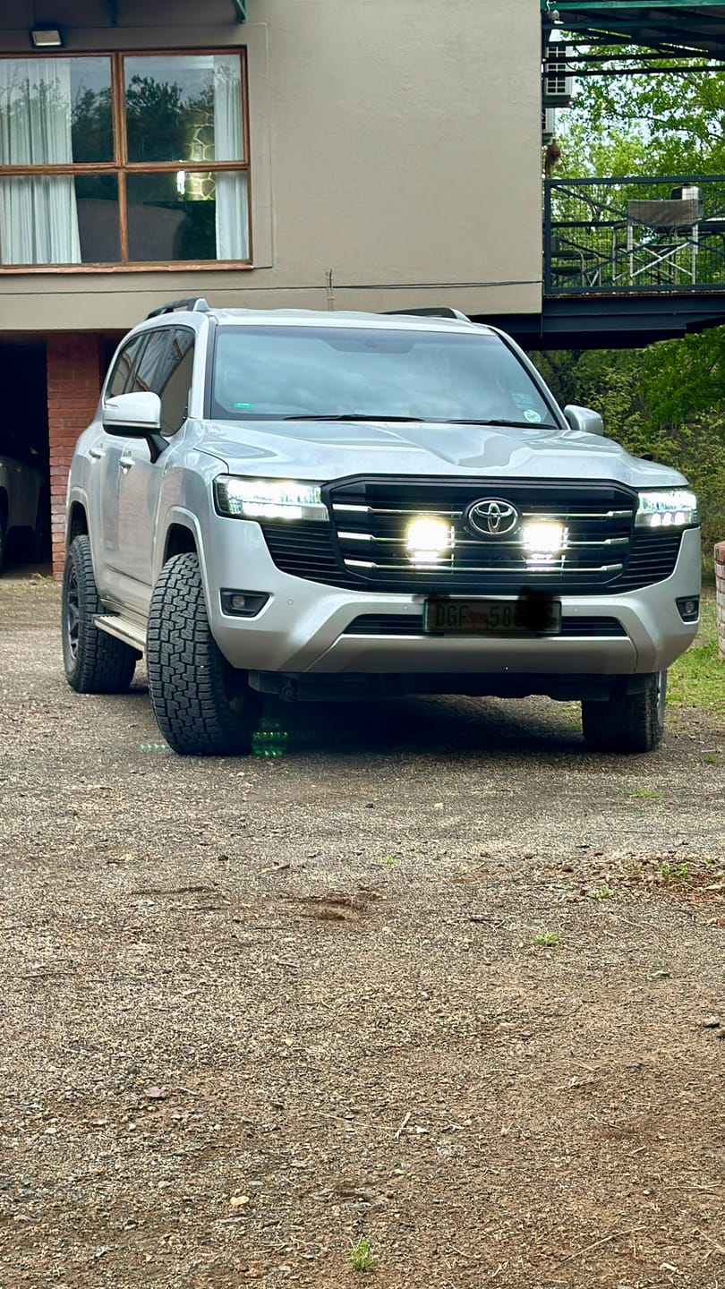 Customer photo review of Spotlight Mount – 300 Series – Behind Grille