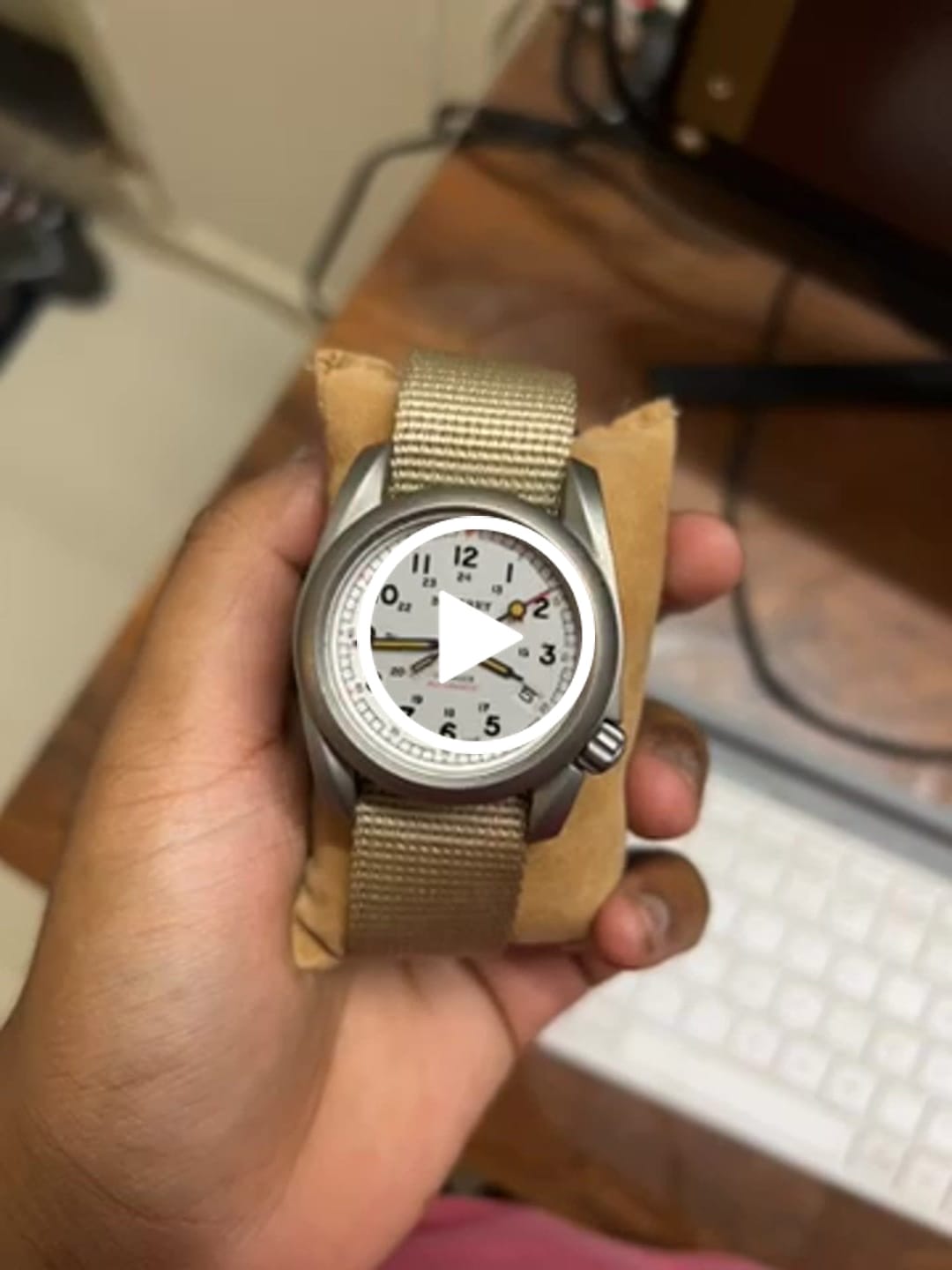 Customer video review of VOYAGER - 100M Waterproof Titanium Automatic Field Watch | White