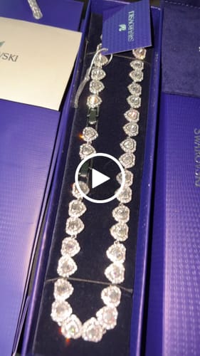 Customer video review of COLLAR SWAROVSKI TENIS CORAZONES BLANCOS ARIANA GRANDE + KIT DE REGALO