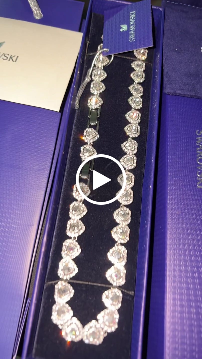 Customer video review of COLLAR SWAROVSKI TENIS CORAZONES BLANCOS ARIANA GRANDE + KIT DE REGALO