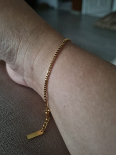 Customer photo review of Taylor Minimal Bracelet