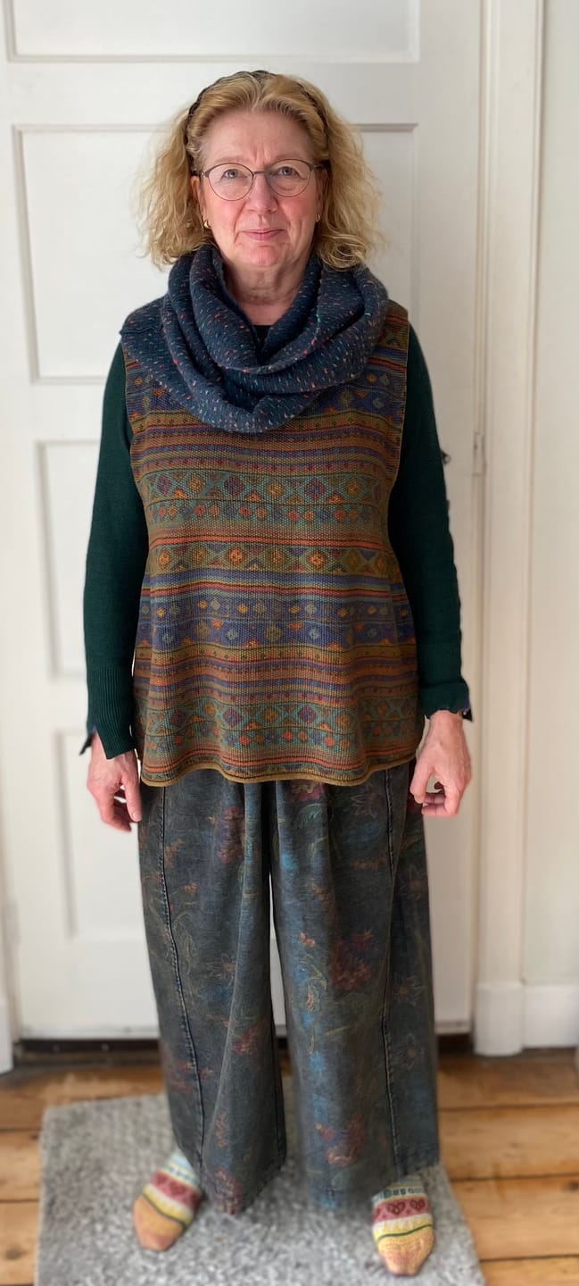 Customer photo review of Plus Size Women Winter Retro Flower Denim Spliced Wide-leg Pants