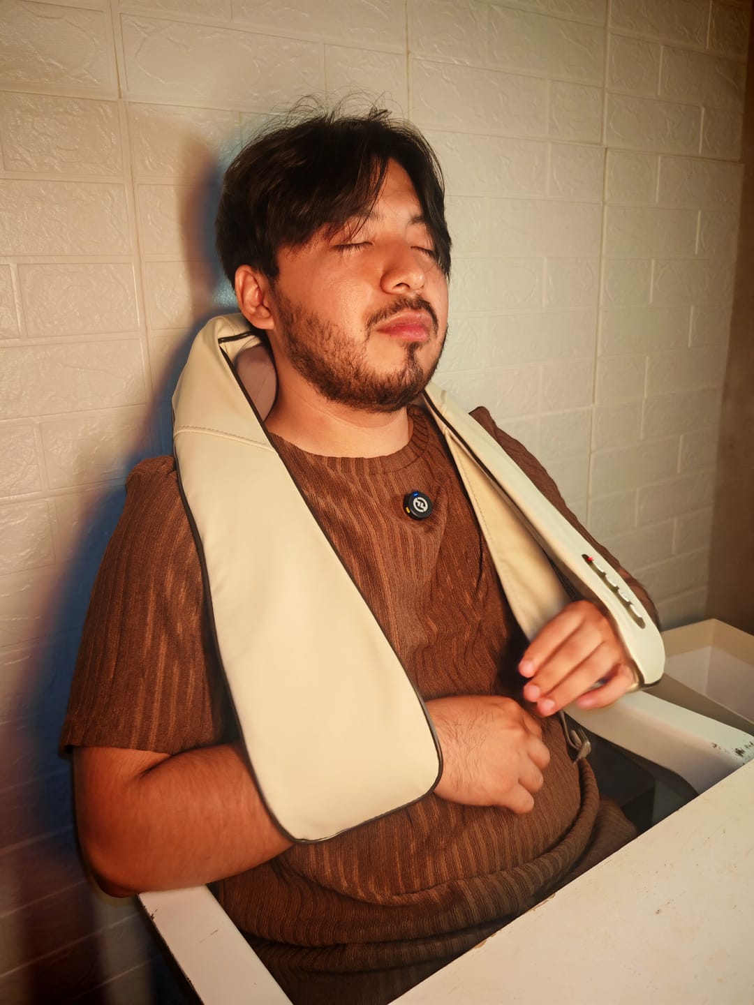 Customer photo review of HiZoo - Neck & Shoulder Massager