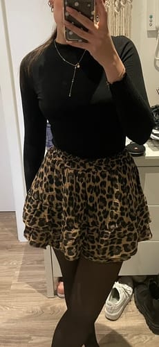 Customer photo review of Ana Musselin Shorts - Leo/Camel