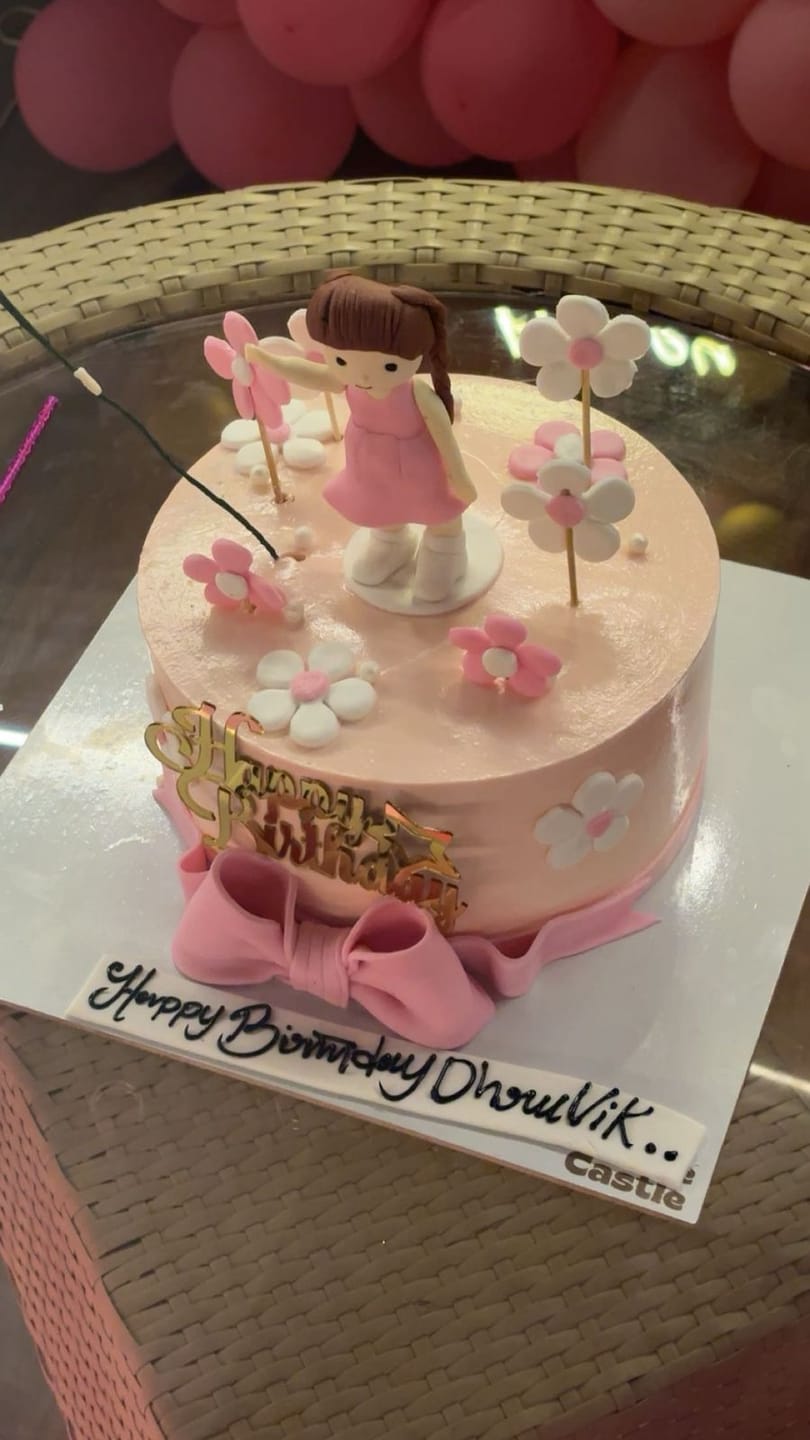 Customer photo review of Floral Girl Cake