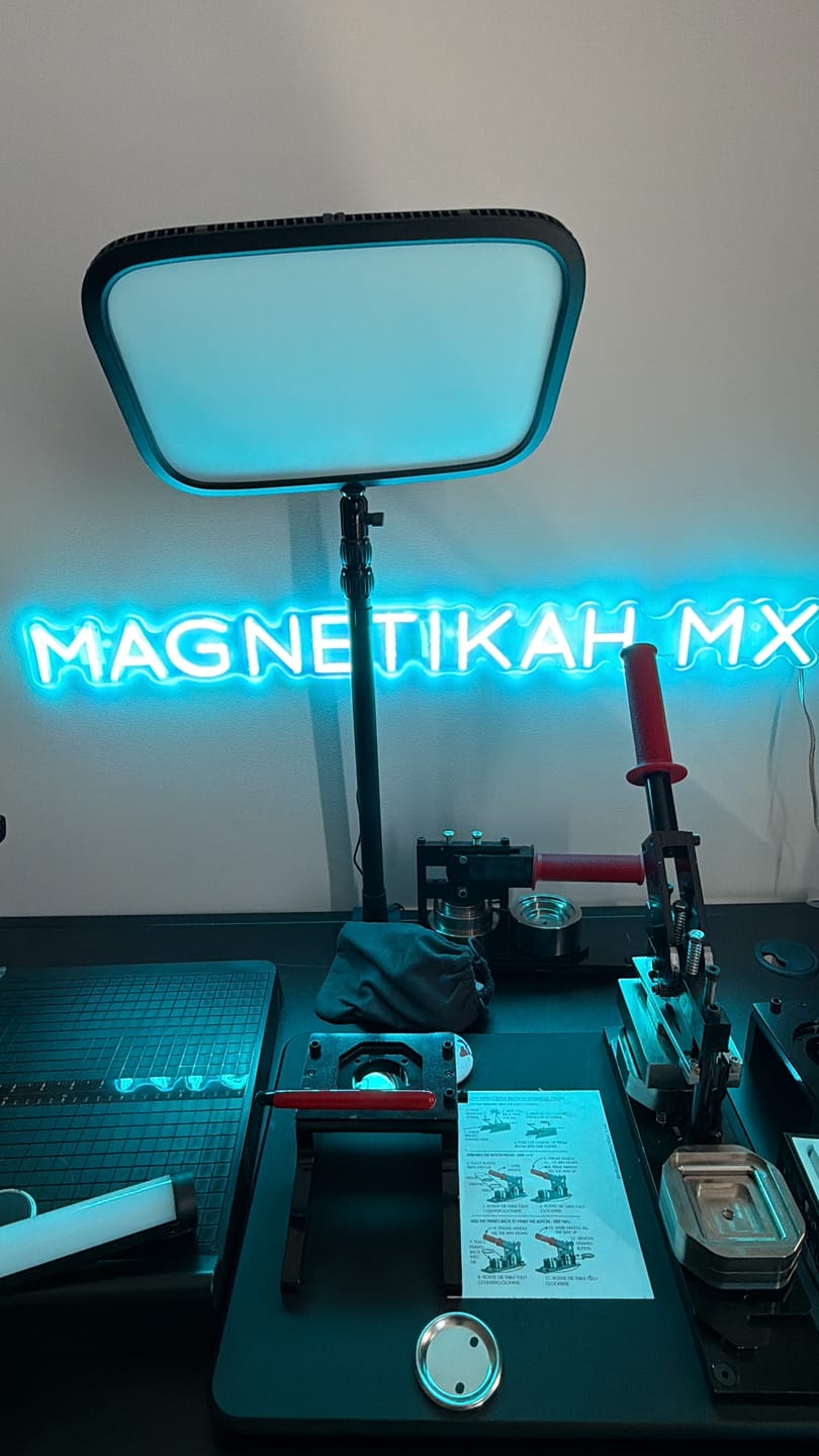 Customer photo review of Frase Personalizada Neón MAGNETIKAH MX