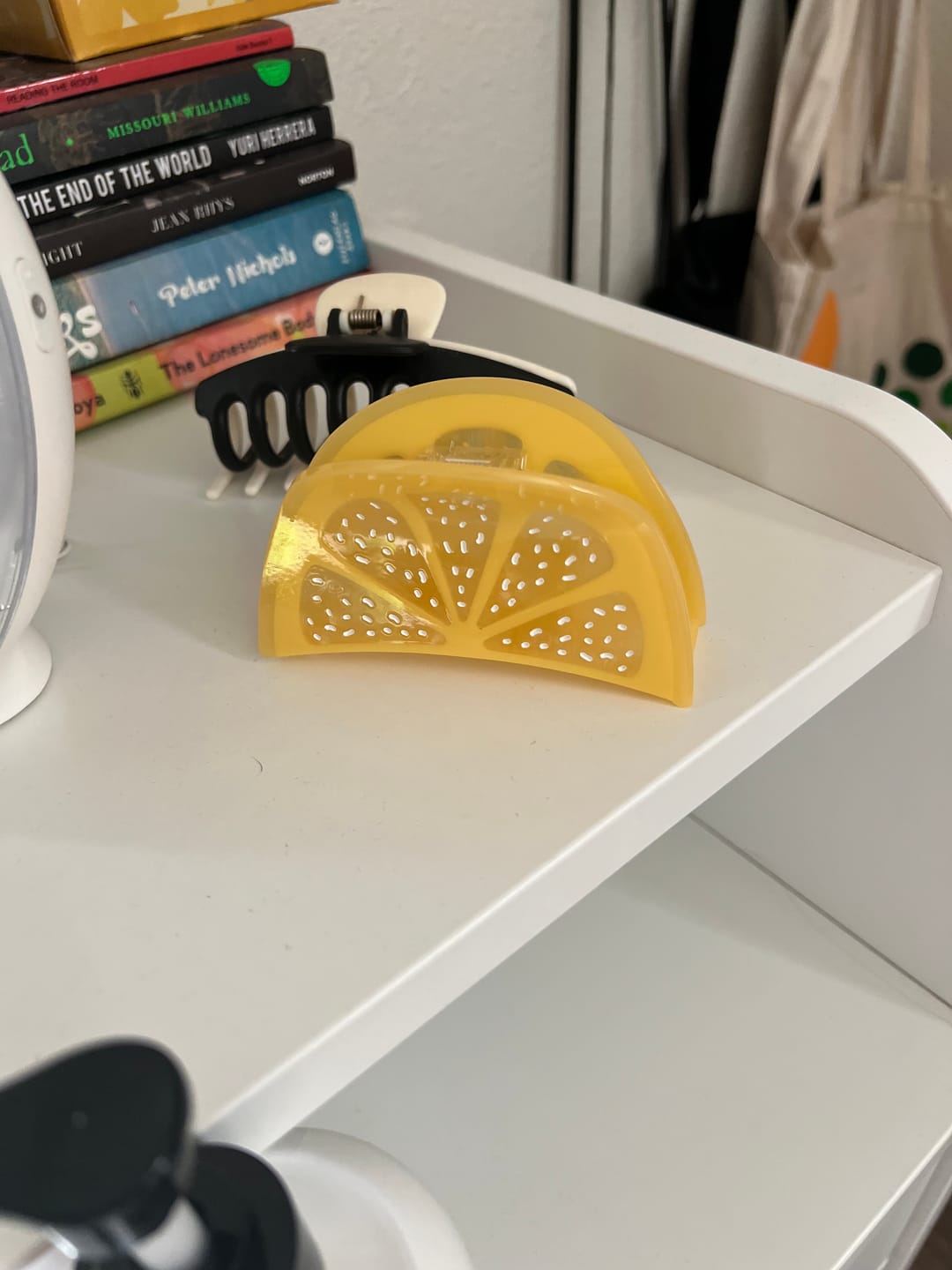 Customer photo review of Large Lemon Slice Hair Claw Clip
