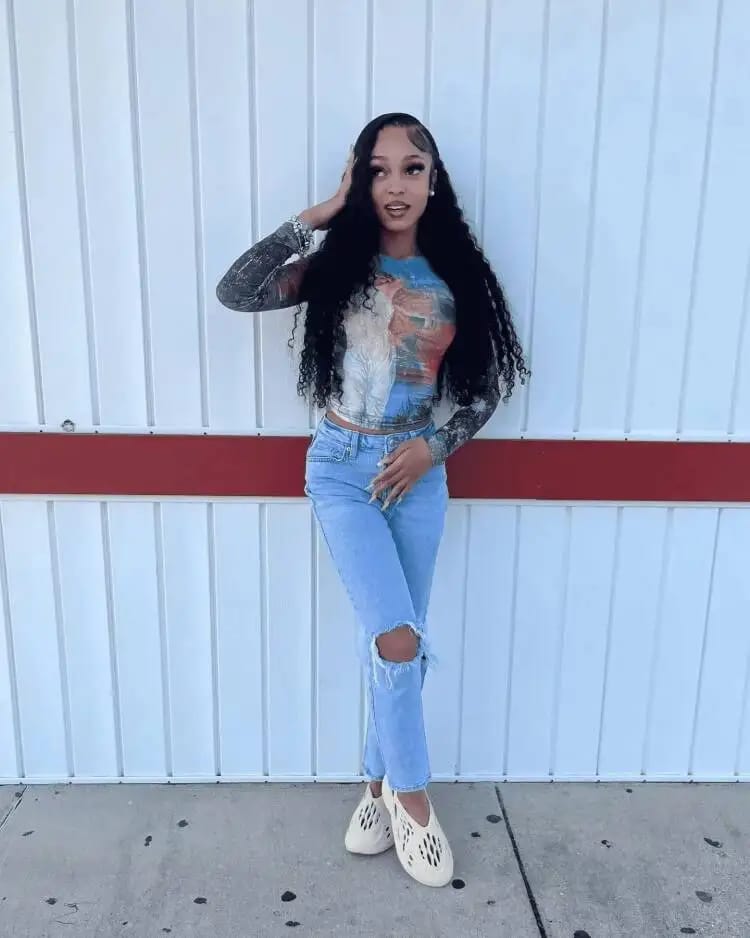 Customer photo review of MORE FACE M-cap Burmese Curly Wear Go Wigs Pre Cut 9x6 HD Lace Bleached Knots Glueless Wigs Human Hair Tiny Knots Pre Plucked Hairline