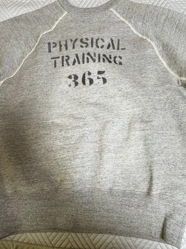 Customer photo review of 1950s Sports Training Raglan Sleeve Sweater - Gray