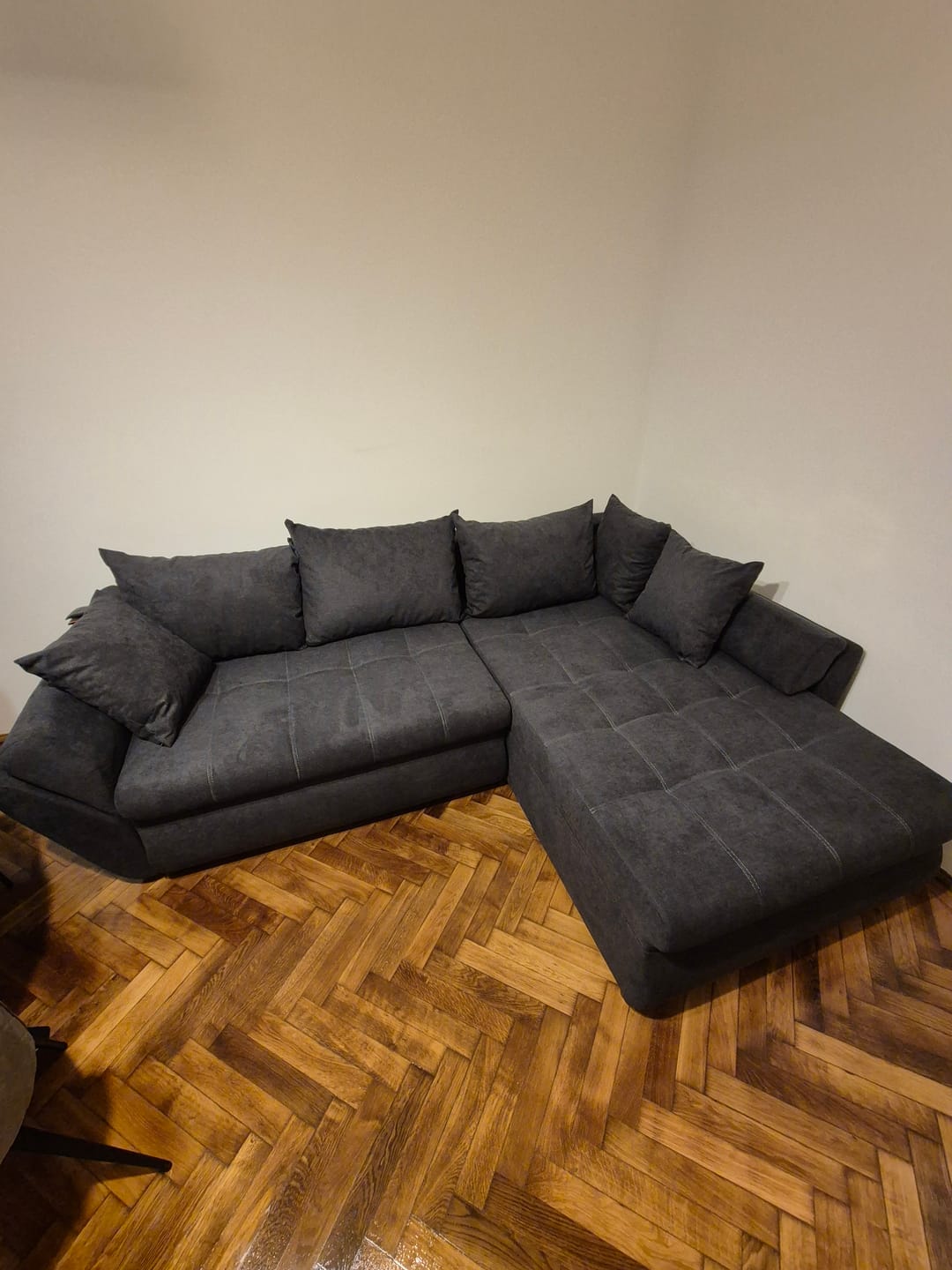 Customer photo review of Colțar extensibil dumonde cu ladă de depozitare si sezut confortabil din spuma HR, Loana Enjoy Grafit II 270x185 cm