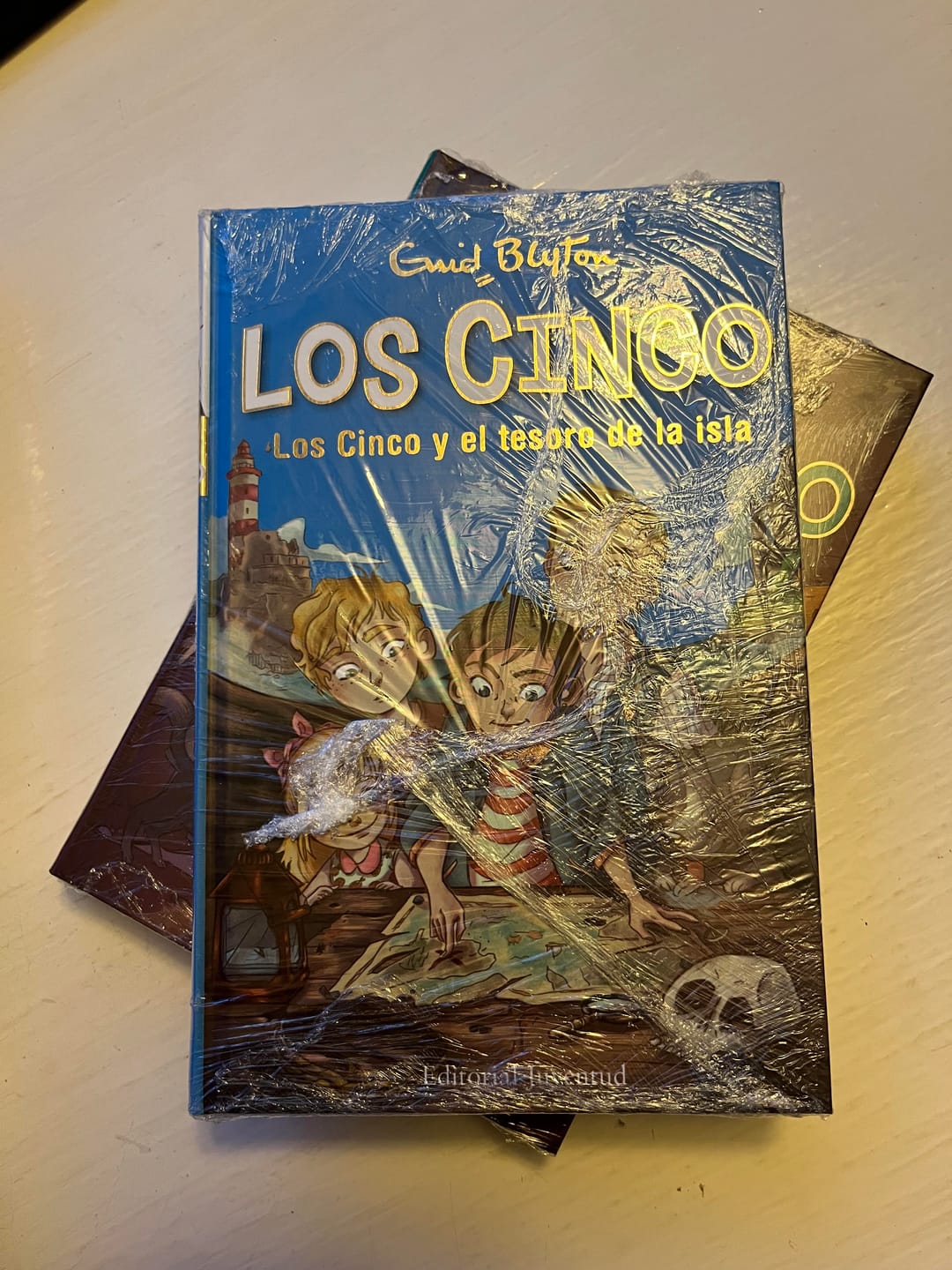 Customer photo review of LOS CINCO Y EL TESORO DE LA ISLA