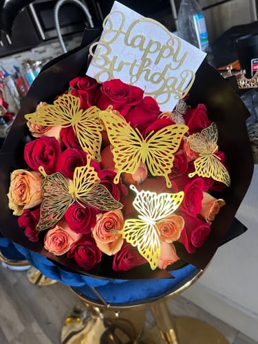 Customer photo review of Cappuccino & Red Rose Bouquet