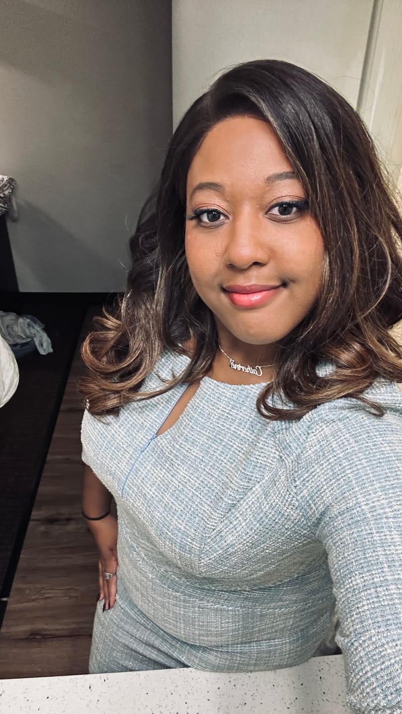 Customer photo review of Sensationnel Glamora Glueless Pre-Styled 13x4 HD Lace Front Wig - GLAM UNIT 1