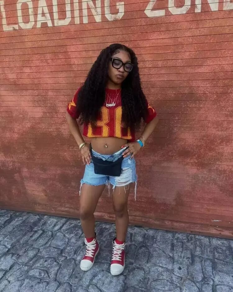 Customer photo review of MORE FACE M-cap Burmese Curly Wear Go Wigs Pre Cut 9x6 HD Lace Bleached Knots Glueless Wigs Human Hair Tiny Knots Pre Plucked Hairline