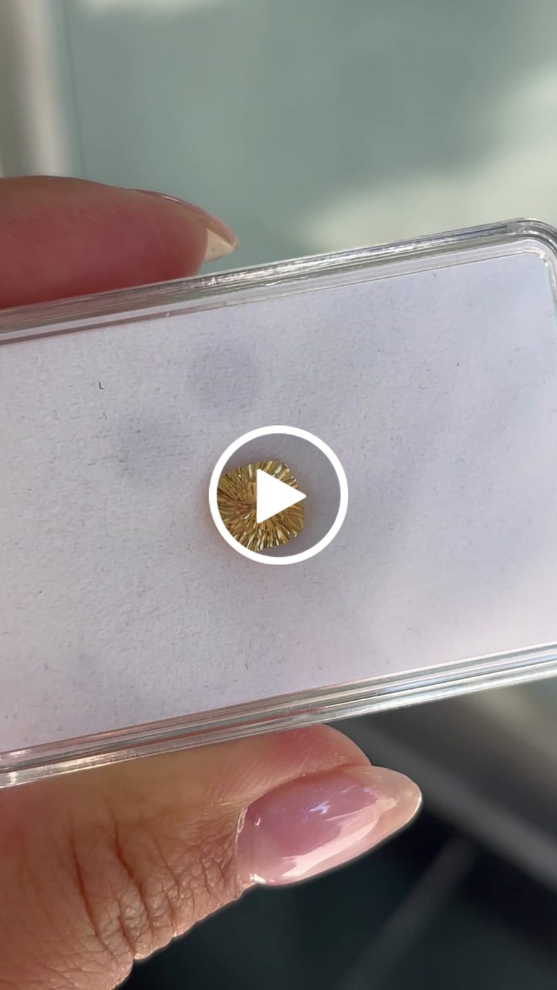 Customer video review of 1.7 Carat Golden Topaz Square Cushion - 6.9x8mm - Esko Universe Cut ™