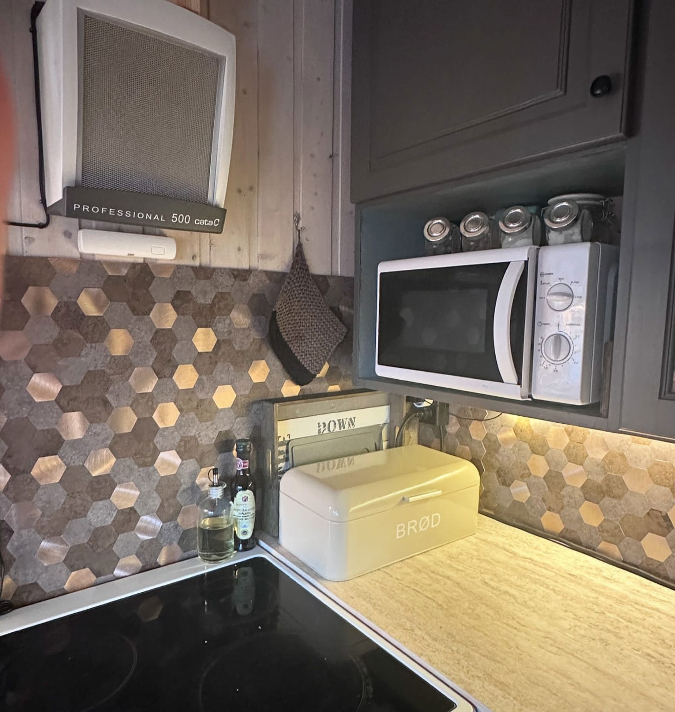 Customer photo review of Mocca hexagon selvklebende veggfliser