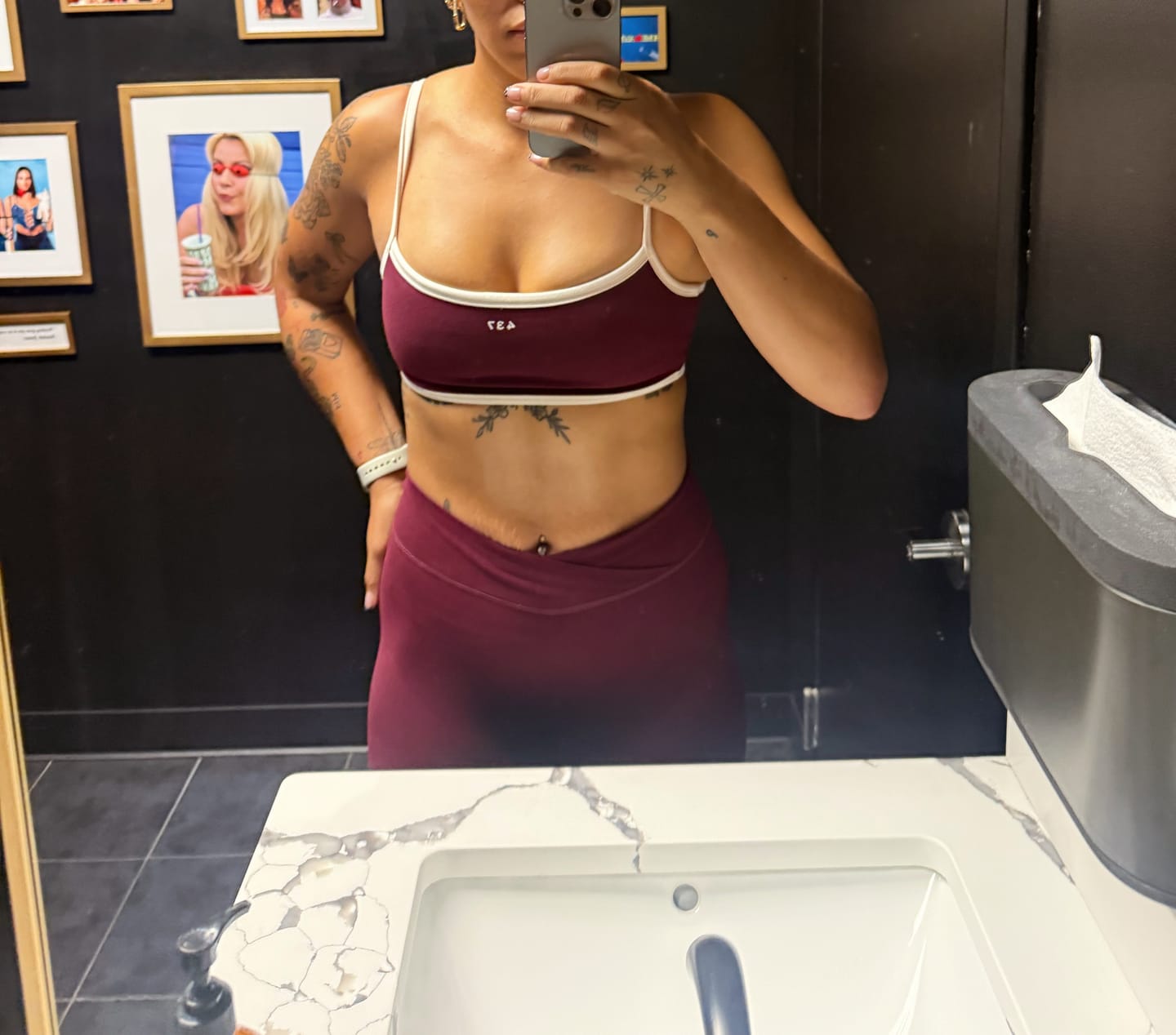 Customer photo review of The V Legging / Black-Cherry