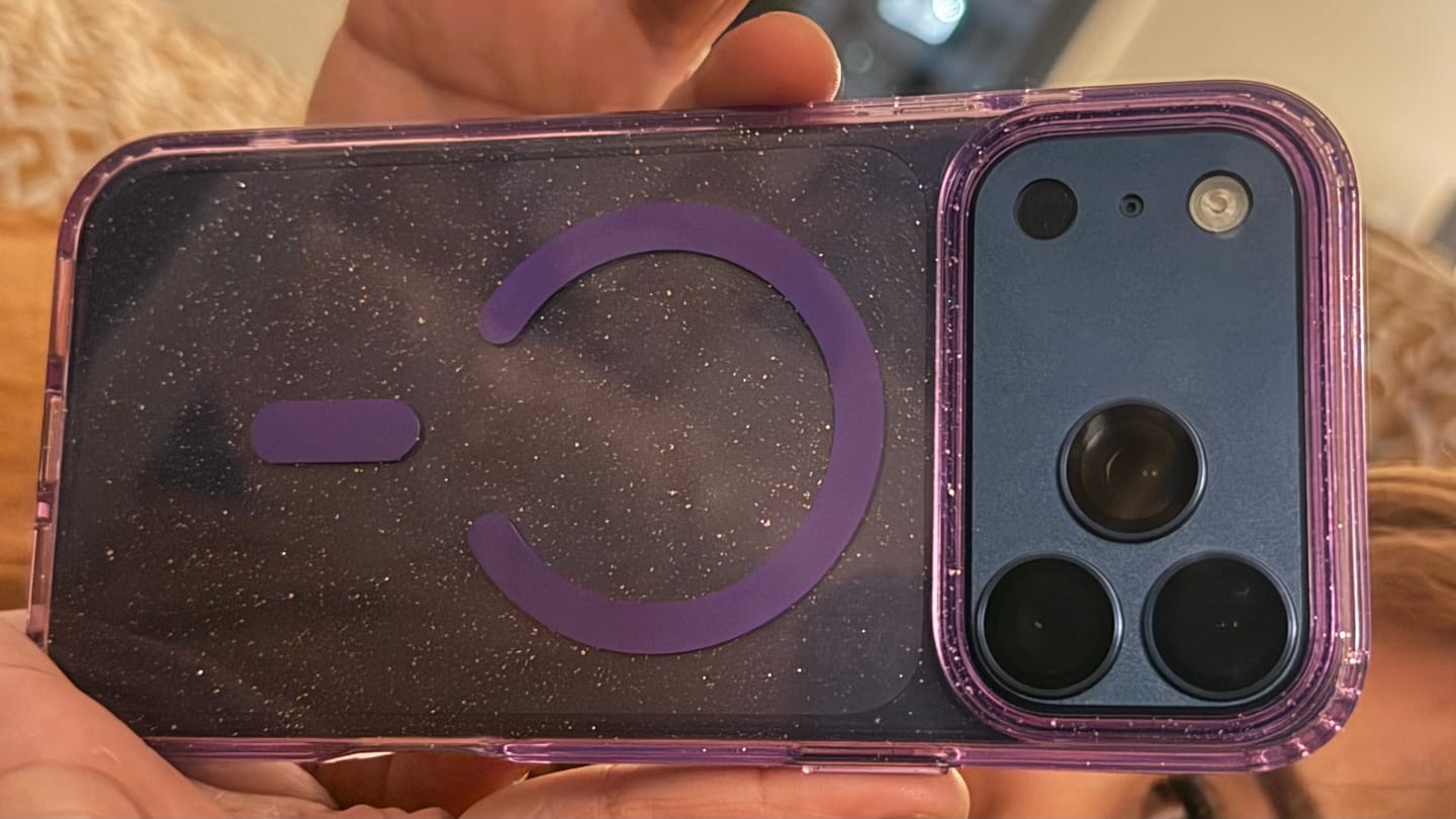 Customer photo review of Glitter MagSafe iPhone Case