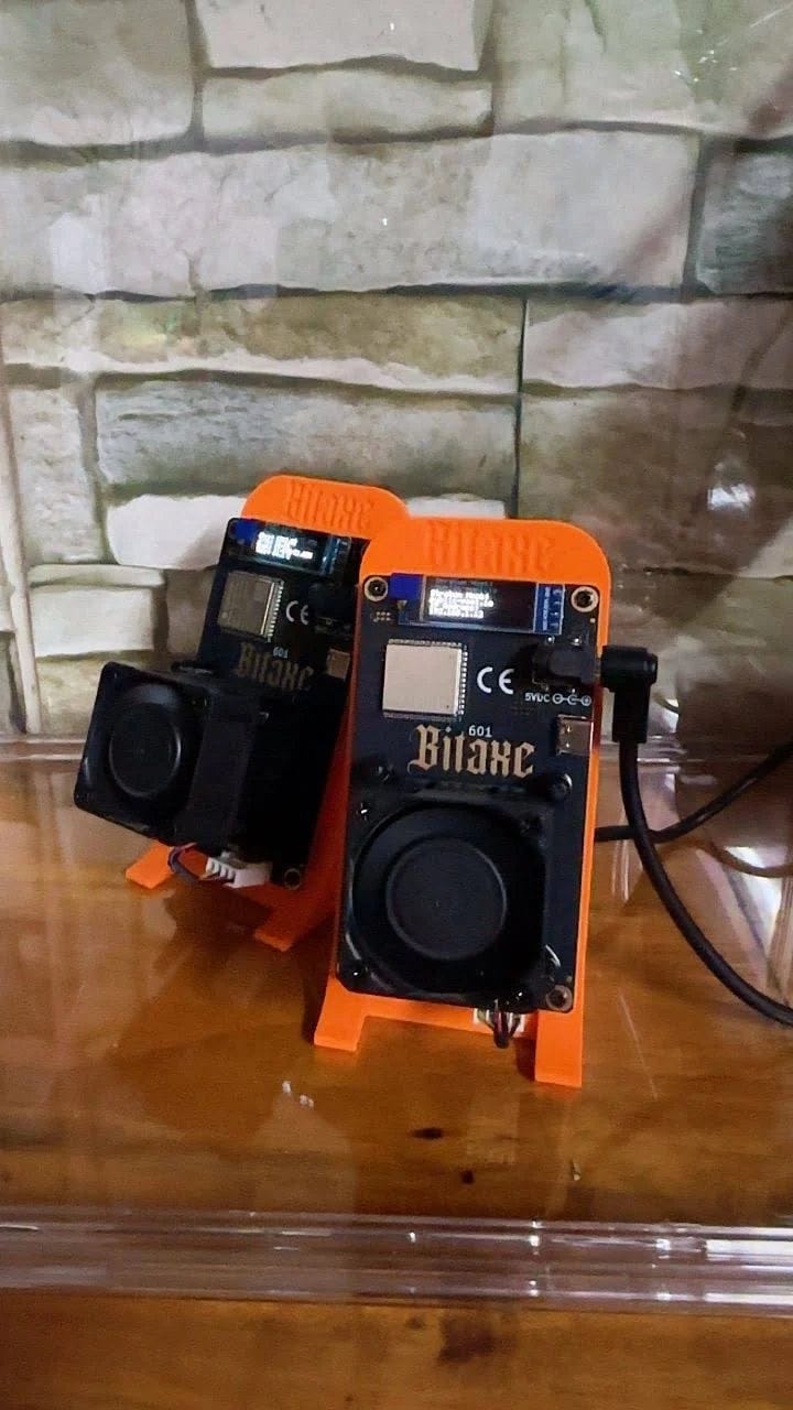 Customer photo review of BTC Crypto Miner ASIC 1.2 TH/s BM1370 US Plug Compact