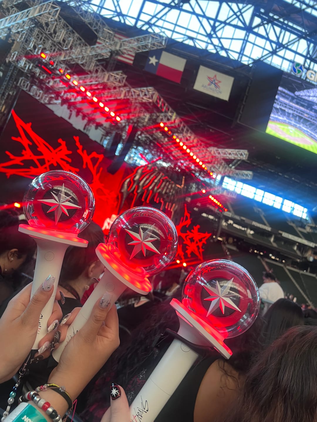 Customer photo review of STRAY KIDS - OFFICIAL LIGHT STICK VER.2
