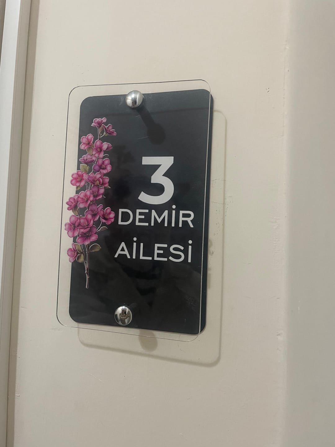 Customer photo review of Kişiye Özel Pembe Çiçekli Kapı Numarası ve Aile İsimliği