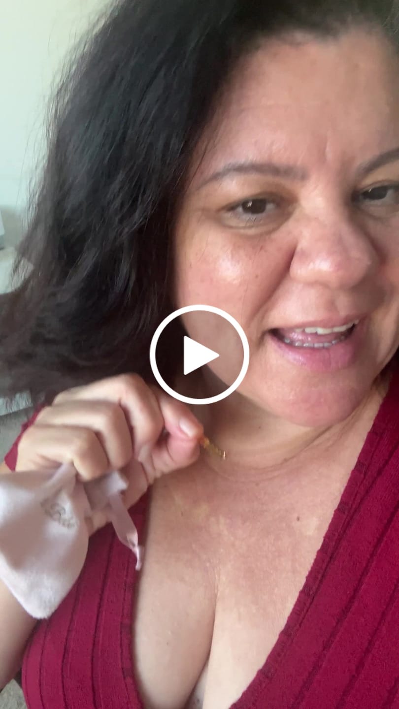 Customer video review of “Mama” Necklace – 18k Gold Plated Stainless Steel