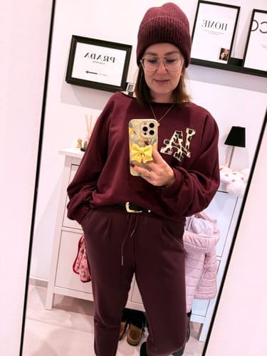Customer photo review of Sweater Burgundy Leo Statement