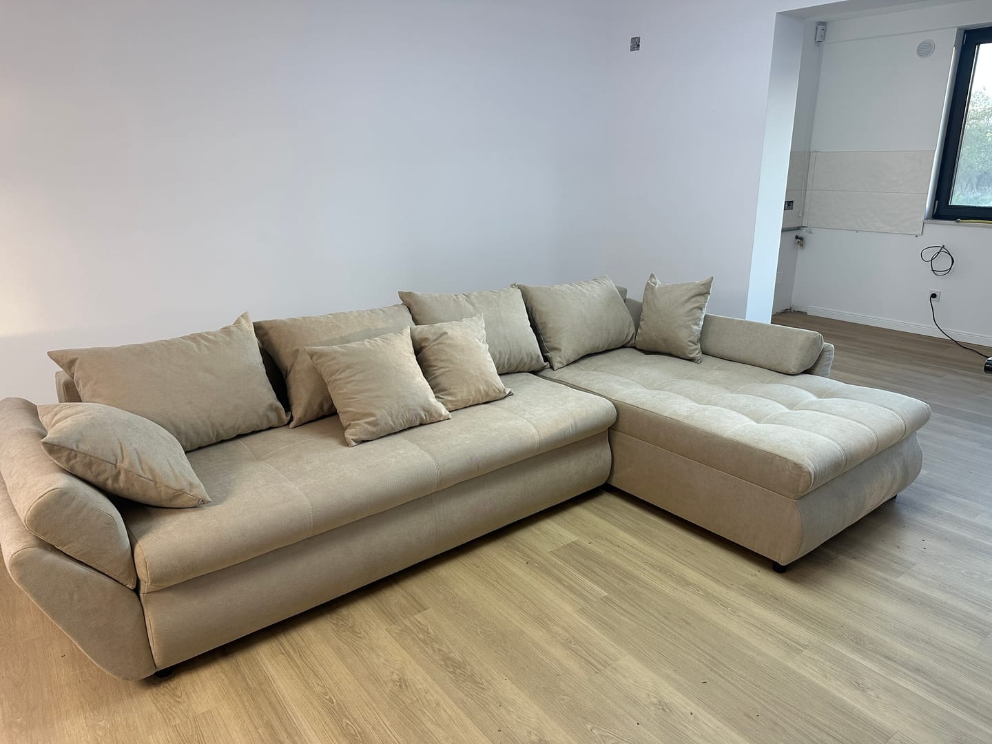 Customer photo review of Colțar extensibil dumonde cu ladă de depozitare si sezut confortabil din spuma HR, Loana XL Enjoy Beige II 335x185 cm