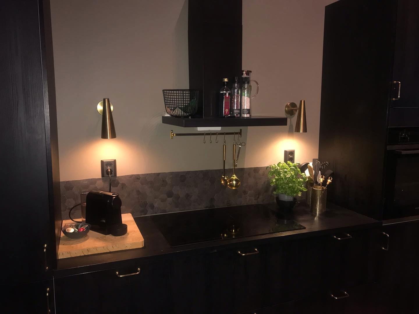 Customer photo review of Hexagon mørkegrå betong selvklebende veggfliser