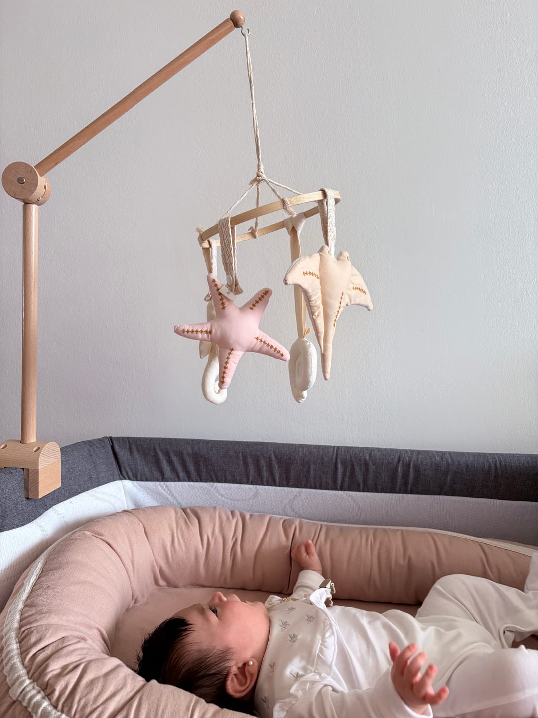 Customer photo review of Soporte Madera 1 / Móvil de cuna • para BORDE DE CUNA