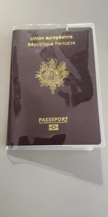 Customer photo review of Protège-Passeport Transparent