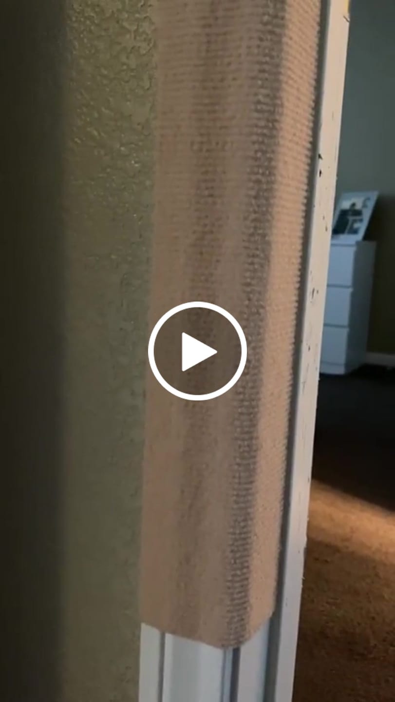 Customer video review of Multifunctional Cat Scratching Carpet