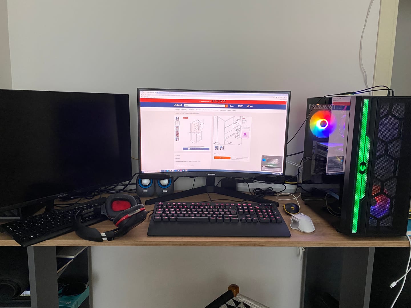 Customer photo review of Rani HA110 Raflı Oyuncu Bilgisayar Masası 160 Cm Çalışma Masası Sepet Ceviz - Antrasit