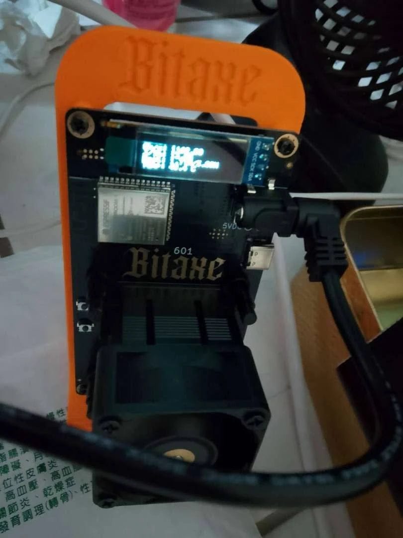 Customer photo review of BTC Crypto Miner ASIC 1.2 TH/s BM1370 US Plug Compact