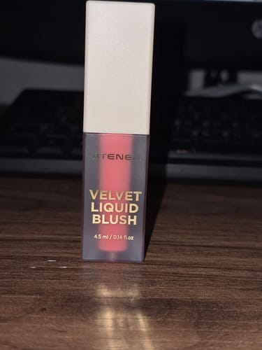 Customer photo review of RUBORES LÍQUIDOS VELVET COLLECTION