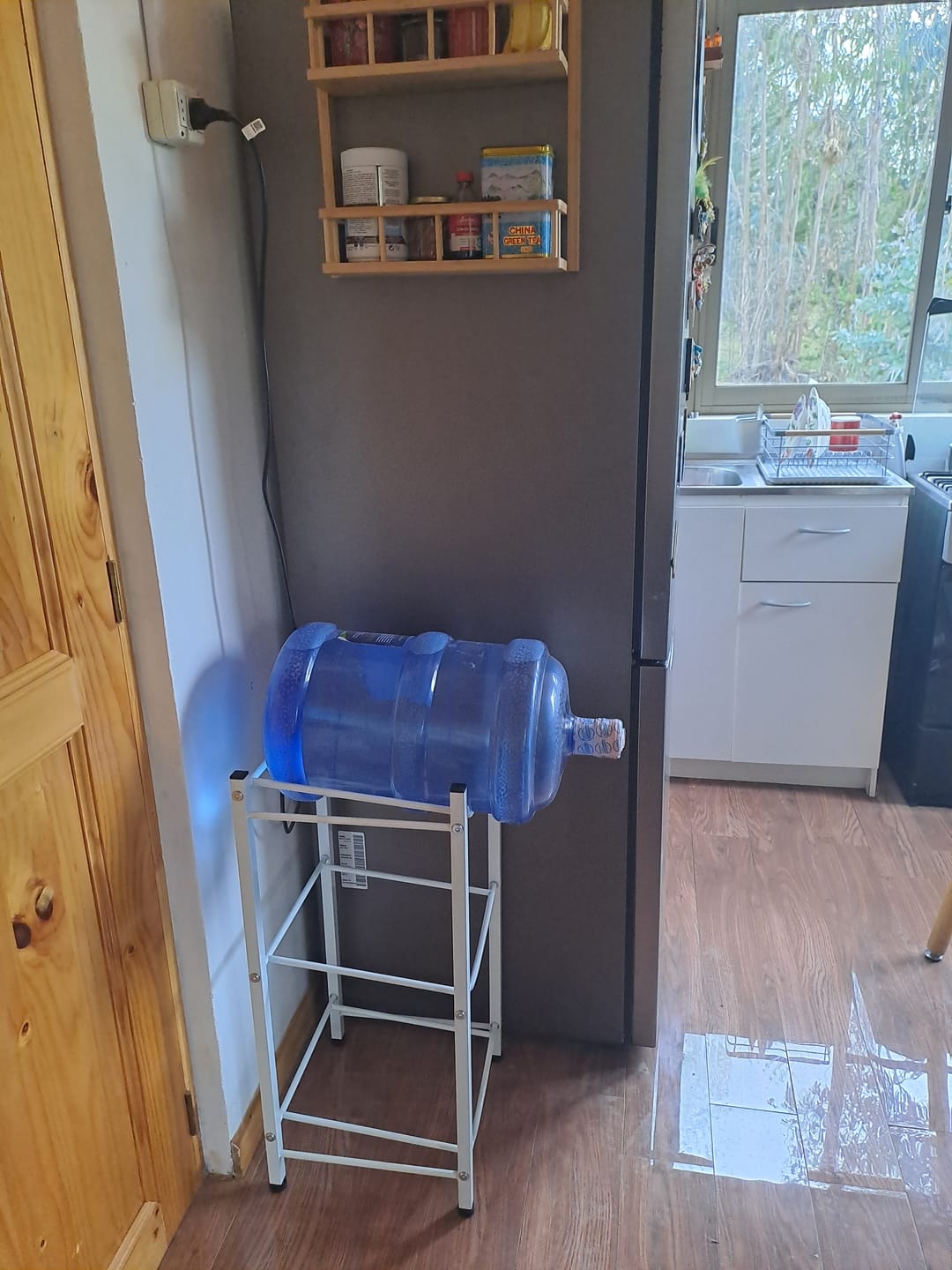 Customer photo review of Rack Estante para Bidón de Agua de 3 Niveles Soporte para Botellón de 20 litros