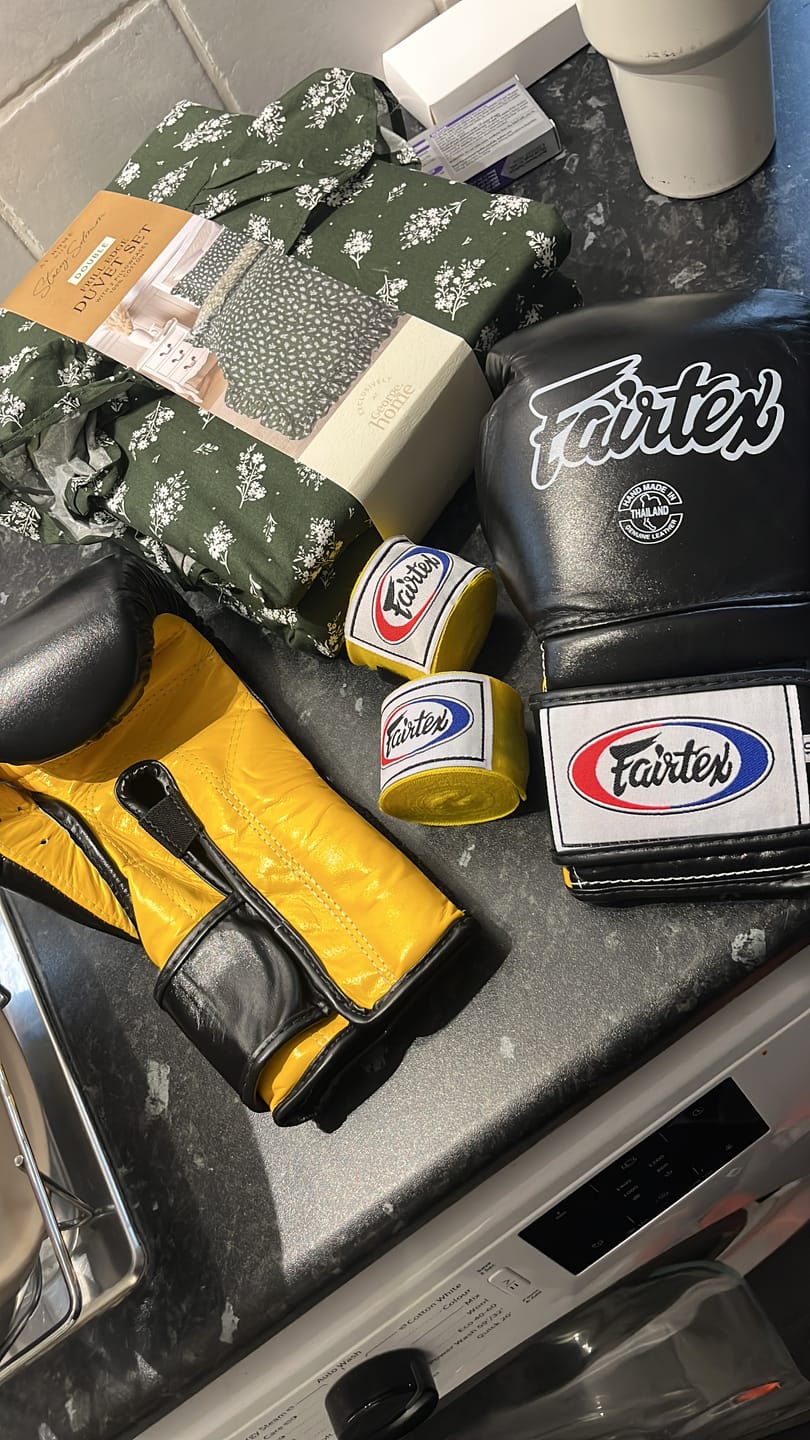 Customer photo review of Fairtex Boxing Gloves BGV9 Mexican Style Black Yellow