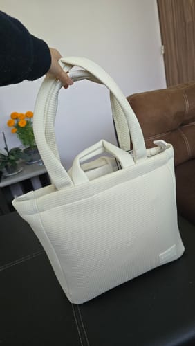 Customer photo review of Bolsa Tote Bag Nara Laptop 15.6" Cool Capital Blanco