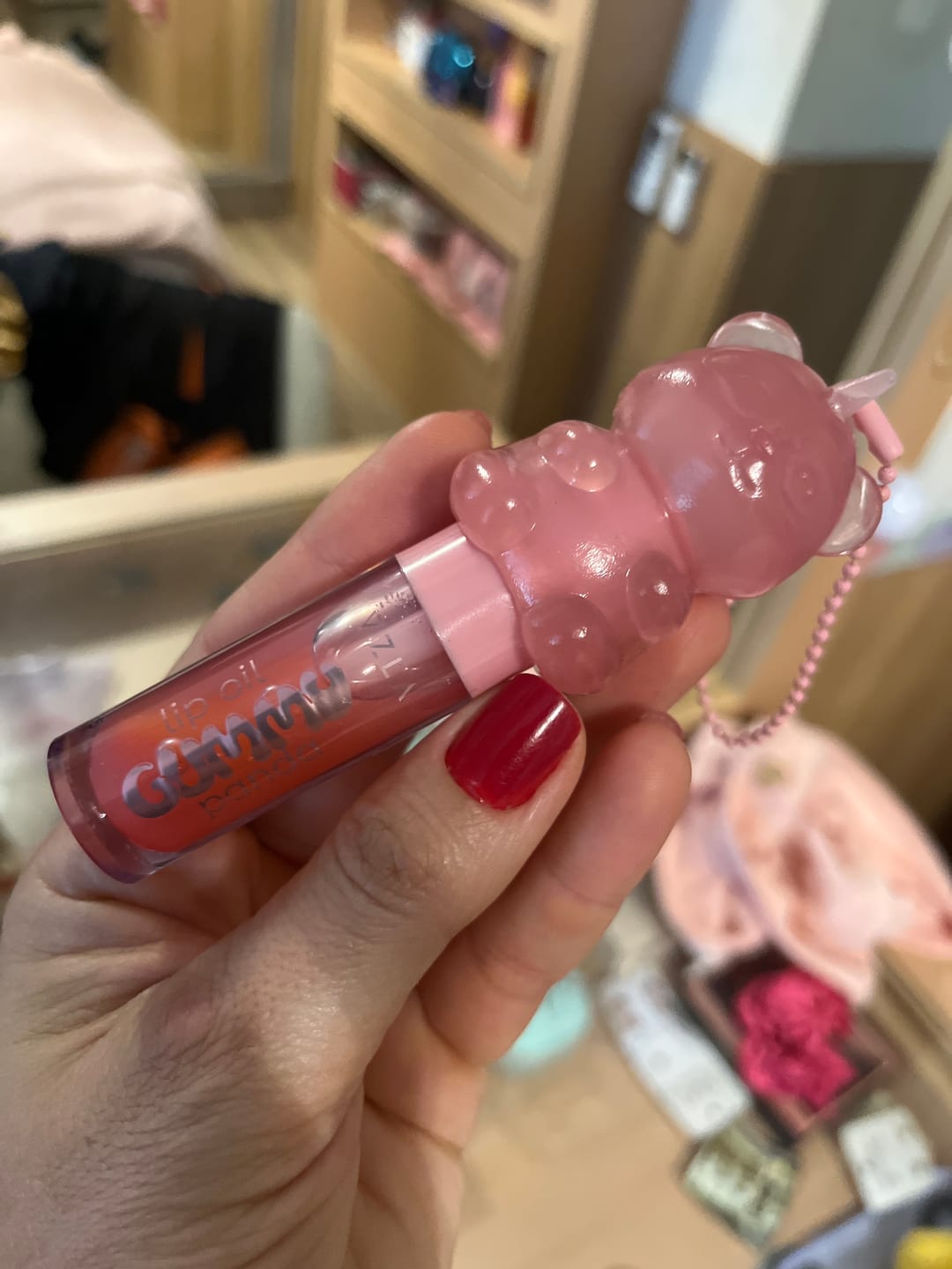 Customer photo review of Lip Oil Gummy Panda – VIZZELA