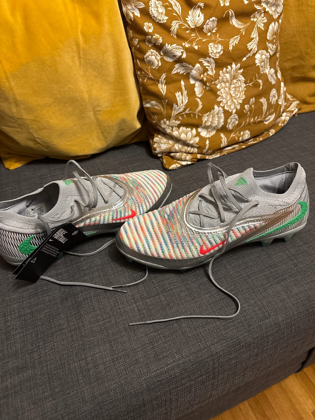 Customer photo review of Phantom 6 x EA Sports Low FG Shadow -Gris/Multicolor