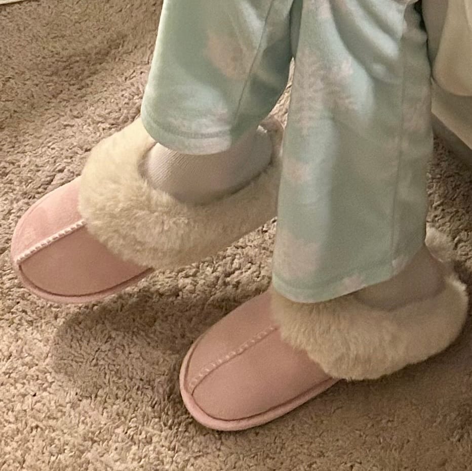 Customer photo review of Nordic Comfy Slippers