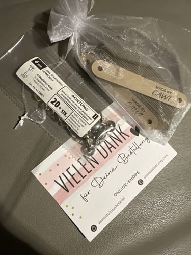 Customer photo review of Personalisierte Labels mit Chicago Screws - Kunstleder-Label mit Schrauben