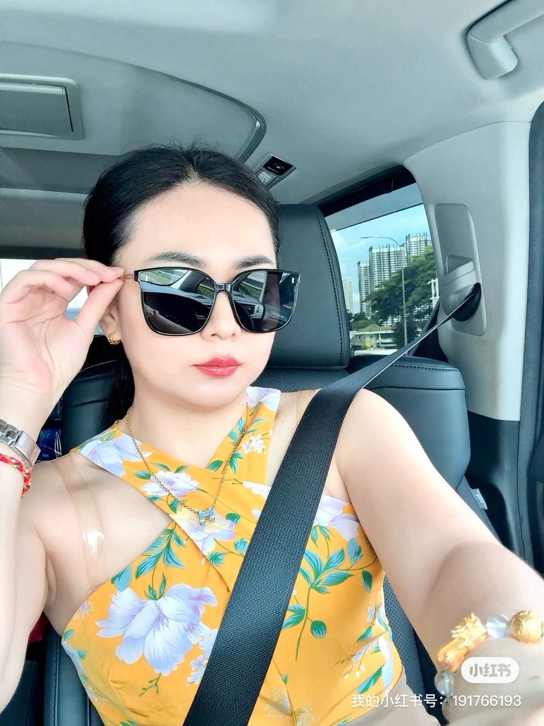 Customer photo review of Jei Square Framed Sunglasses